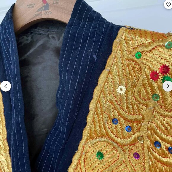 Handmade Bukhara Velvet Chapan: Embroidered Uzbek Kaftan Costume - Picture 3 of 10